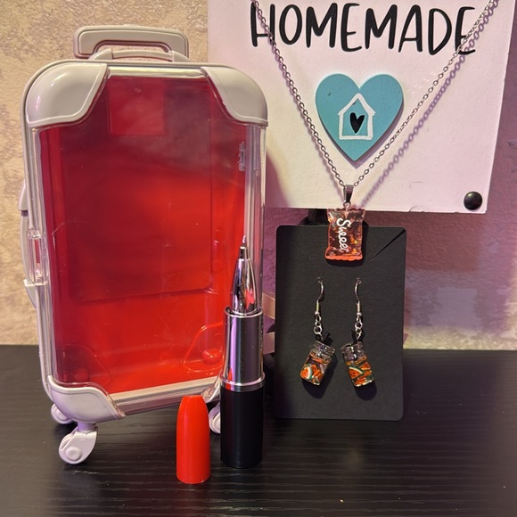 Keychain/Accessory Gift Set - Picture 6 of 6